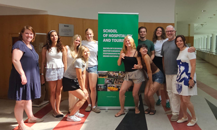 IST-Studierende mit Studiengangsleiter Thomas Corinth in Porto