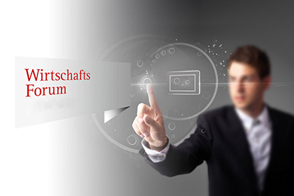 Mann hinter einer Glasscheibe